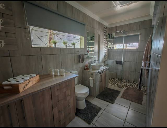 5 BEDROOM HOUSE FOR SALE IN BOLTONWOLD